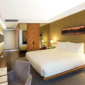 Corner King Room